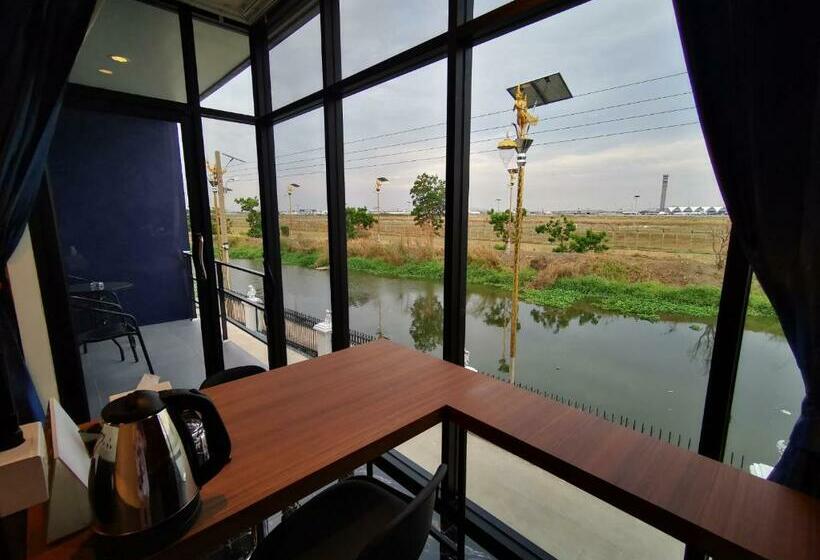 Люкс Deluxe Кровать Кинг, Skyline Resort