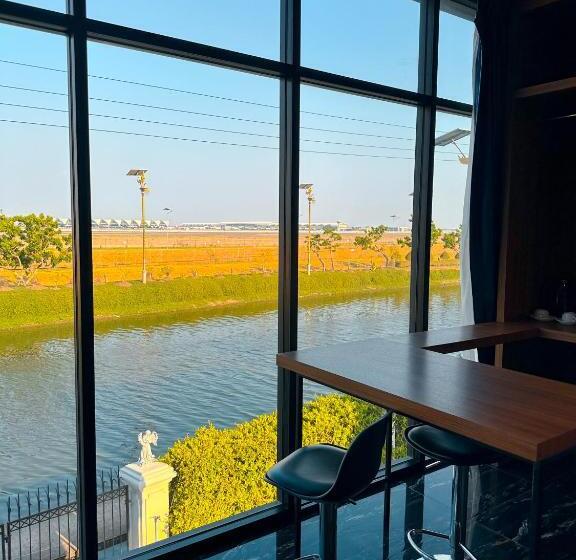 Люкс Deluxe Кровать Кинг, Skyline Resort