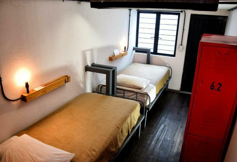 غرفة قياسية ثلاثية, El Hostalito 14