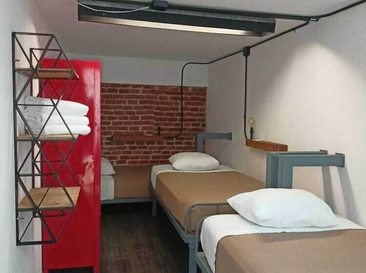 غرفة قياسية ثلاثية, El Hostalito 14