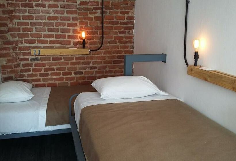 غرفة قياسية ثلاثية, El Hostalito 14