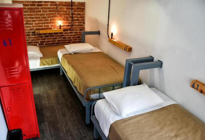 غرفة قياسية ثلاثية, El Hostalito 14