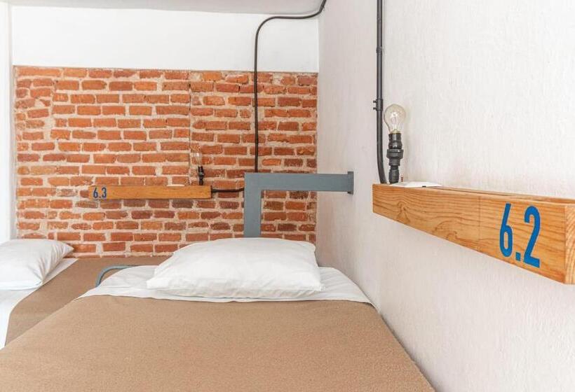 غرفة قياسية ثلاثية, El Hostalito 14