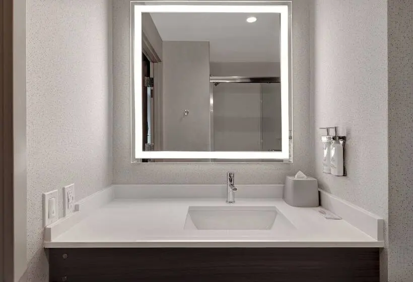 身障者適用スイートルーム, Holiday Inn Express & Suites   Glendale Downtown