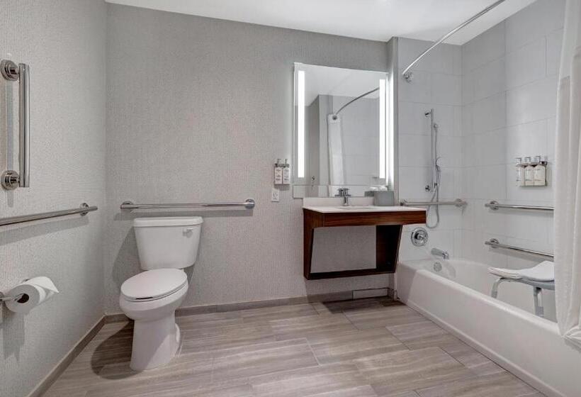 Номер Стандарт, Holiday Inn Express & Suites   Glendale Downtown