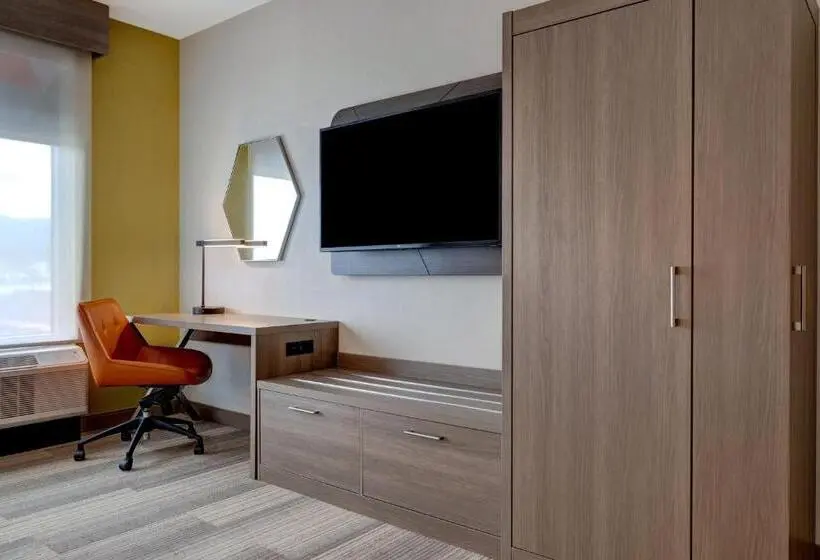 身障者適用キングサイズベッドルーム, Holiday Inn Express & Suites   Glendale Downtown