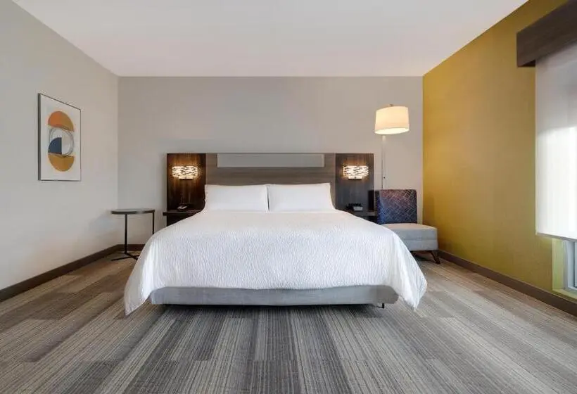 身障者適用キングサイズベッドルーム, Holiday Inn Express & Suites   Glendale Downtown