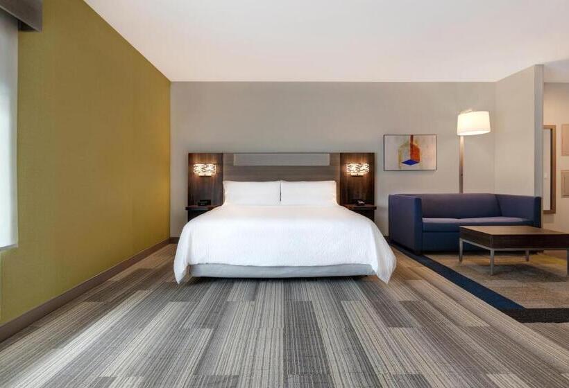 带大床的套房, Holiday Inn Express & Suites   Glendale Downtown