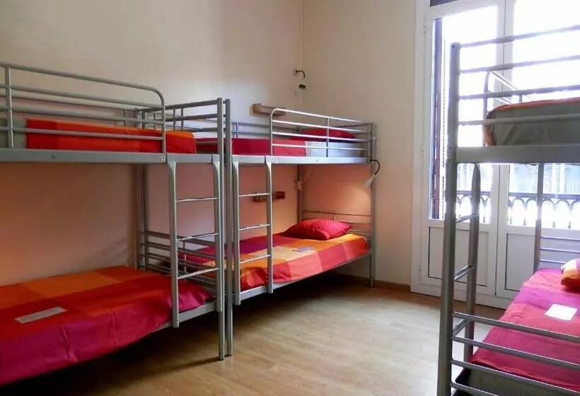 Bed in Shared Room with Shared Bathroom, Barcelona Central Garden Hostal
