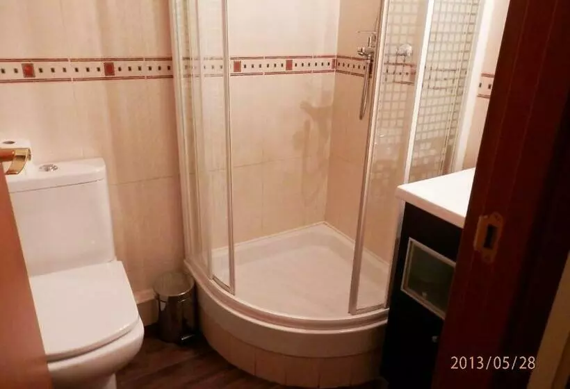 اتاق استاندارد سه تخته با سرویس بهداشتی مشترک, Barcelona Central Garden Hostal