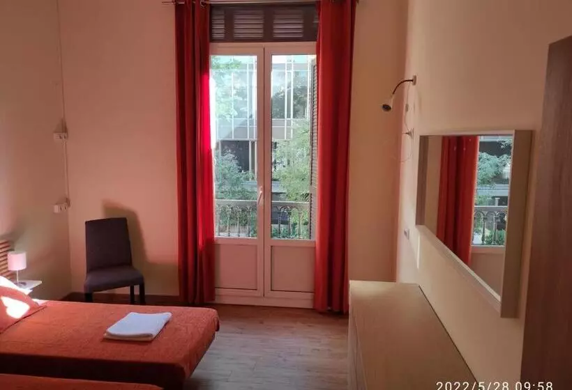 اتاق استاندارد با بالکن, Barcelona Central Garden Hostal