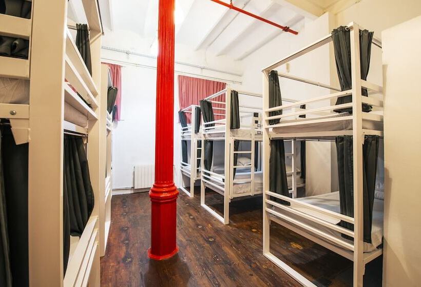 Bed in Shared Room with Shared Bathroom, Safestay Barcelona Gothic