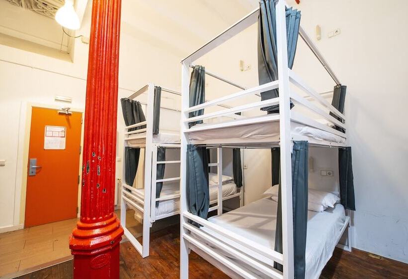 Bed in Shared Room with Shared Bathroom, Safestay Barcelona Gothic