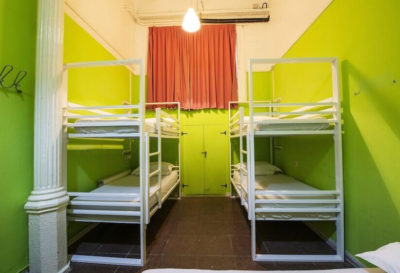 Bed in Shared Room with Shared Bathroom, Safestay Barcelona Gothic