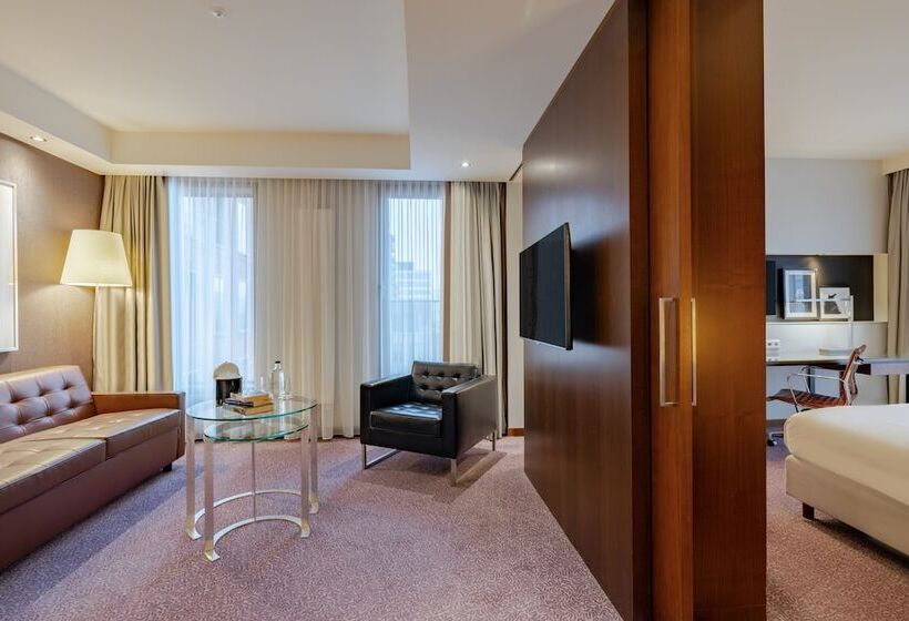 جناح جونيور, Crowne Plaza Amsterdam   South, An Ihg