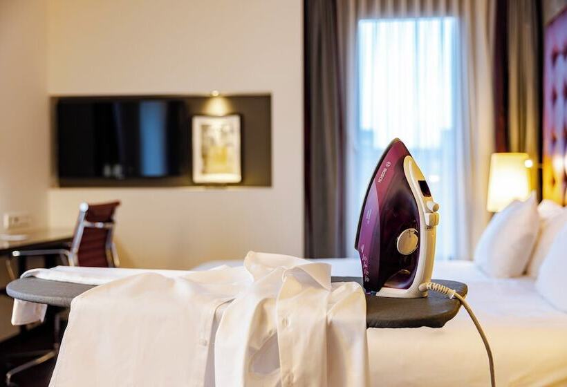 جناح جونيور, Crowne Plaza Amsterdam   South, An Ihg