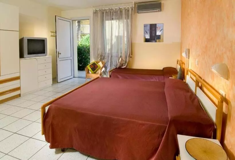Standard Kolmen Hengen Huone, Locanda Rosy