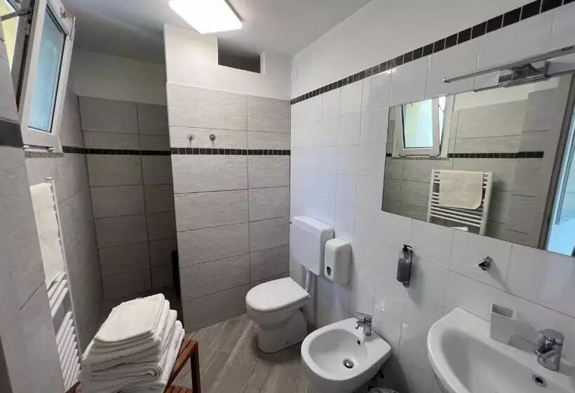 Standard Neljän Hengen Huone, Locanda Rosy