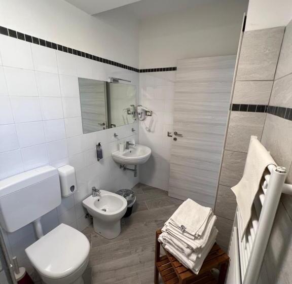 غرفة قياسية رباعية, Locanda Rosy