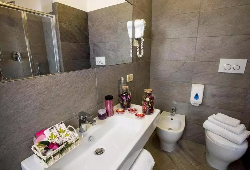 Standard Neljän Hengen Huone, Locanda Rosy