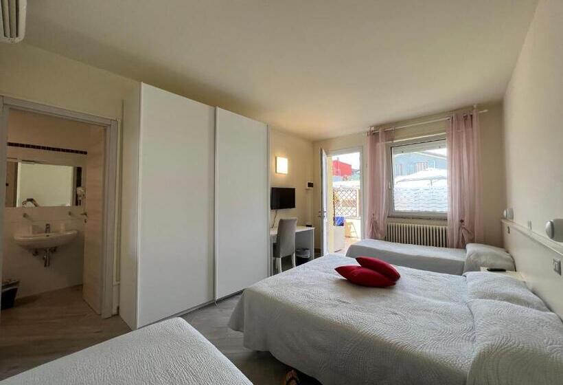 غرفة قياسية رباعية, Locanda Rosy