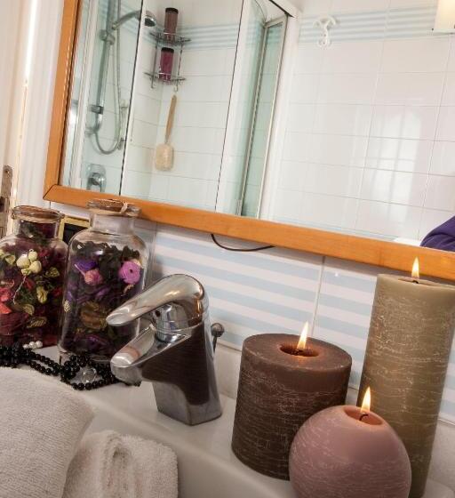 جناح جونيور, Locanda Rosy