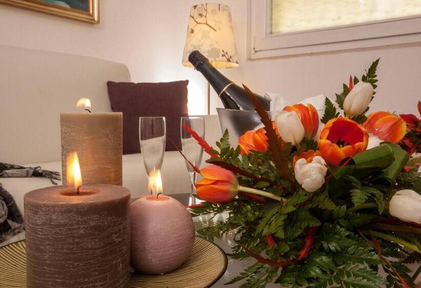 جناح جونيور, Locanda Rosy