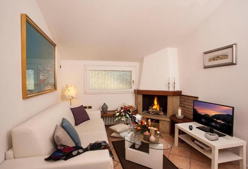 جناح جونيور, Locanda Rosy