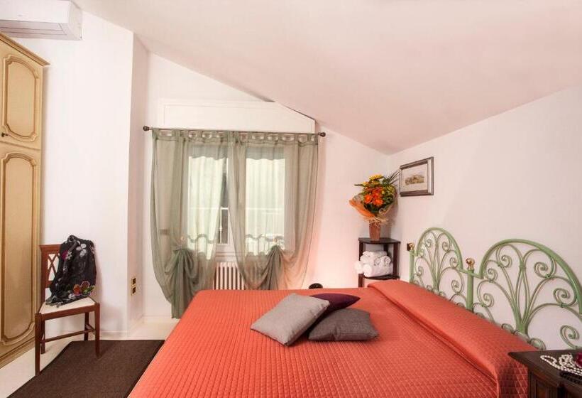 جناح جونيور, Locanda Rosy