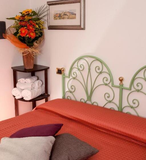 جناح جونيور, Locanda Rosy