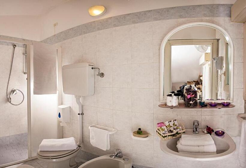 غرفة دور أخير, Locanda Rosy