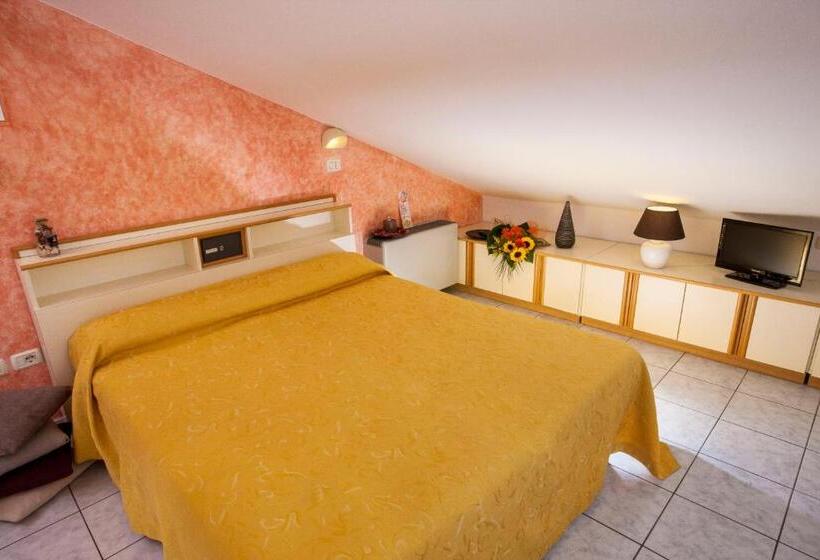 غرفة دور أخير, Locanda Rosy