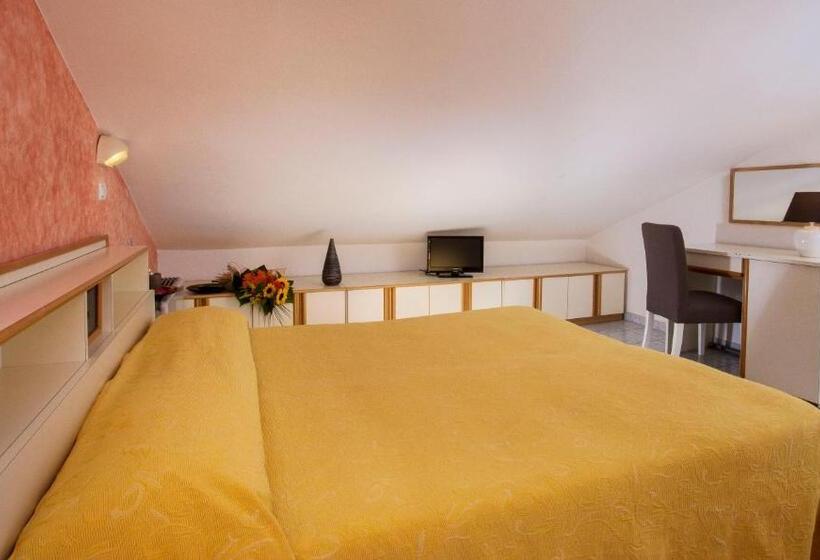 غرفة دور أخير, Locanda Rosy