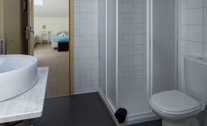 חדר סטנדרט לארבעה, Peniche Surfcamp Hostel