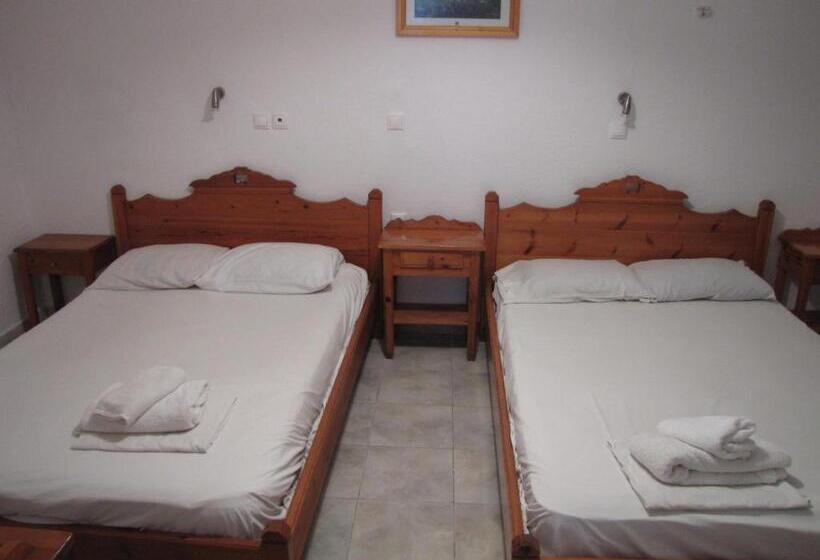 带阳台套房, Perissa