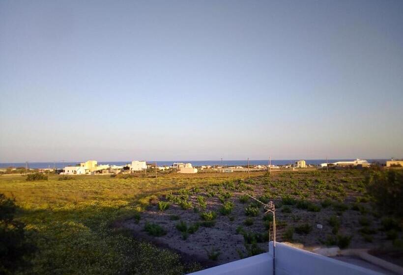 带阳台套房, Perissa