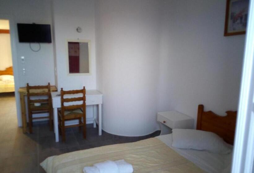 带阳台套房, Perissa