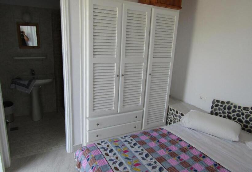 高级大房间, Perissa