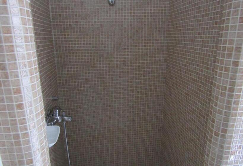 带阳台标准四人间, Perissa