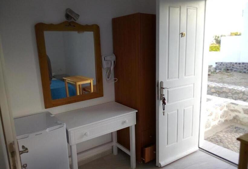 高级三人间, Perissa