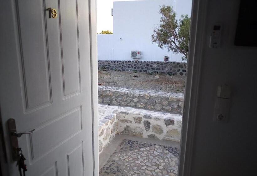 高级三人间, Perissa