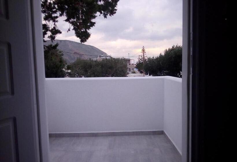 带阳台套房, Perissa