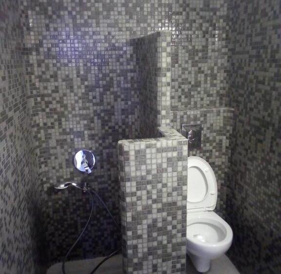 带阳台套房, Perissa