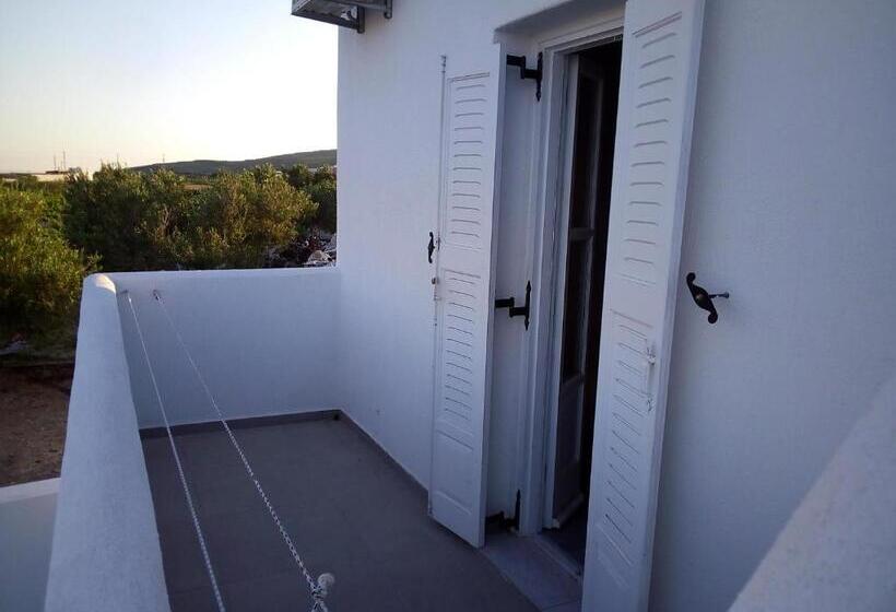 带阳台套房, Perissa