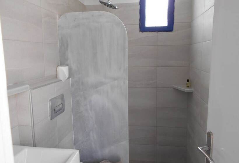 高级三人间, Perissa