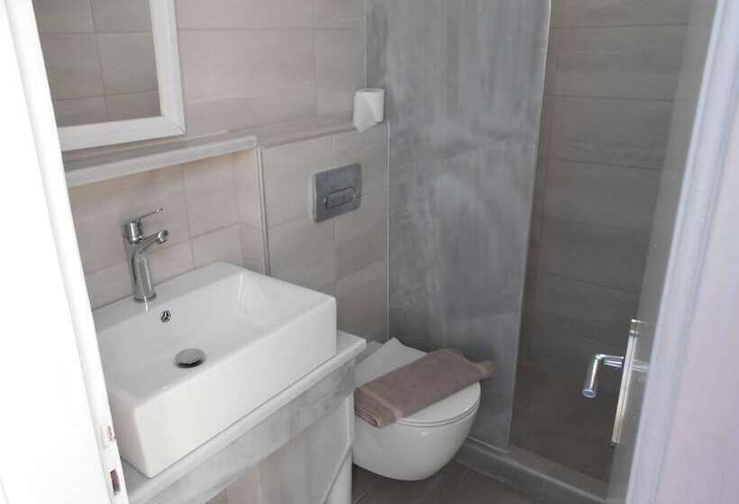 高级三人间, Perissa