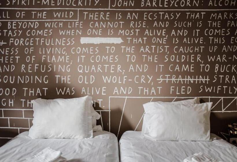 اتاق استاندارد با سرویس بهداشتی مشترک, The Poets Inn