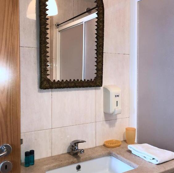 اتاق کلاسیک, The Poets Inn