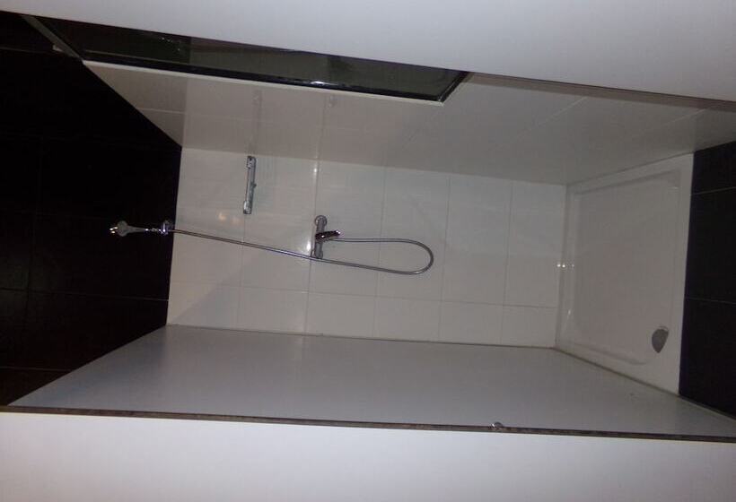 Cama em Quarto Compartilhado com Banheiro Compartilhado, Lisb'on Hostel