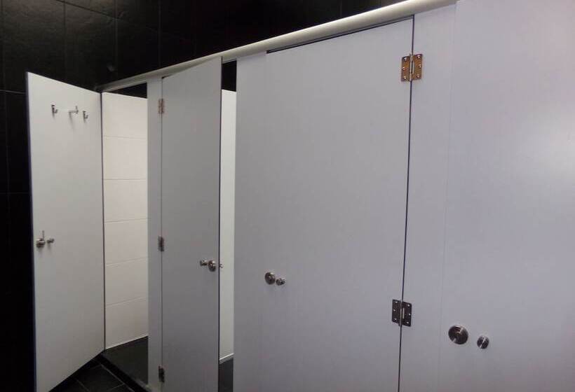 Bed in Shared Room with Shared Bathroom, Lisb'on Hostel